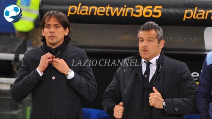 Il tecnico della Lazio Simone Inzaghi e il suo vice Farris