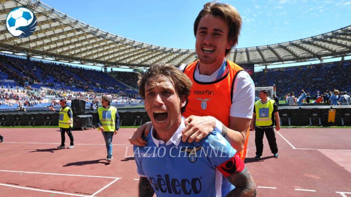 Biglia e Patric esultano dopo la vittoria nel derby Roma Lazio