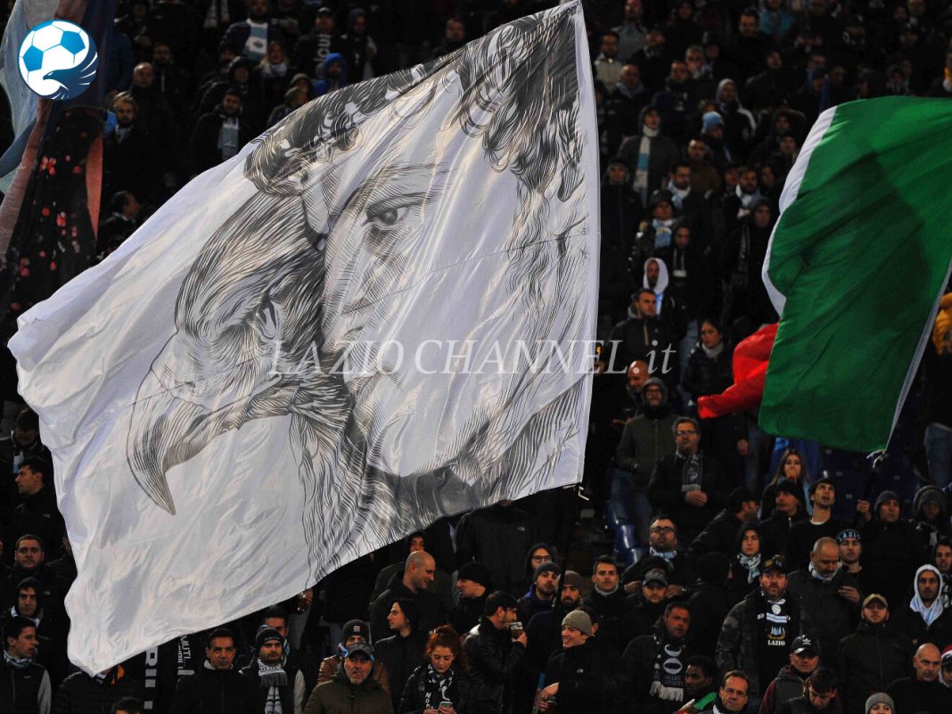 Bandiera Gabbo Gabriele Sandri della Curva Nord durante Lazio Fiorentina