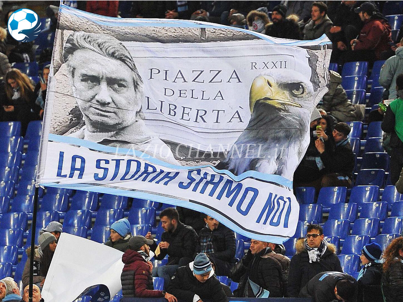 Bandiera Maestrelli e aquila Olimpia a Lazio Torino