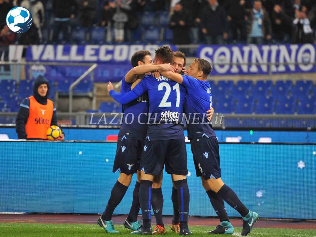 La Lazio esulta dopo il gol alla Fiorentina